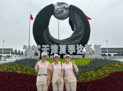 外国语学院师生为2025夏日达沃斯论坛工业逛取文